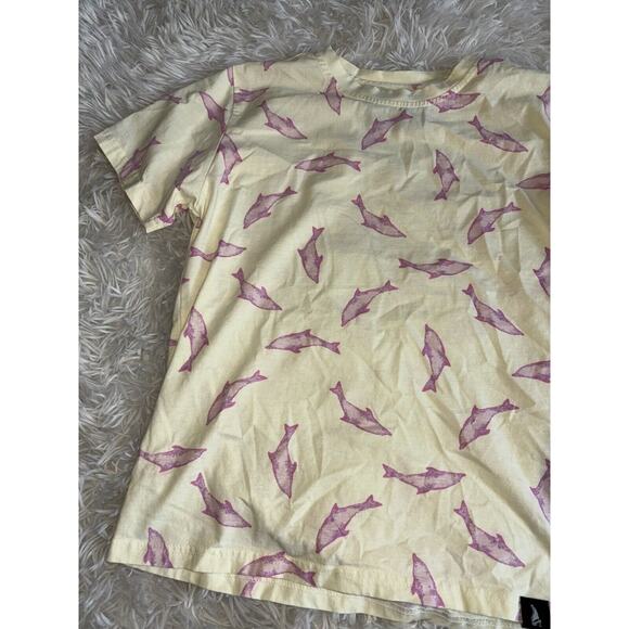 Velero Kids Sz. 7 Yellow W/ Pink Shark Design Tee. Soft, Great Shape - Picture 4 of 8